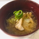 ダシ要らず♬  舞茸と白菜の味噌汁